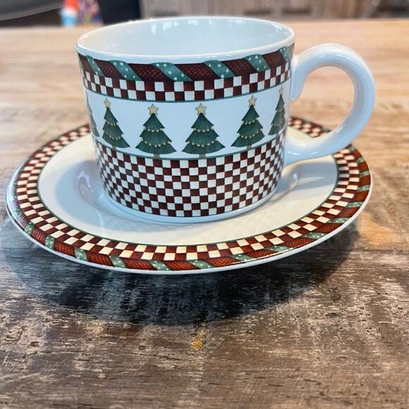 Debbie l Mumm Santa’s Spirit Oneida cup and saucer set of 4 
#coffee #tea #santa - Picture 1 of 4